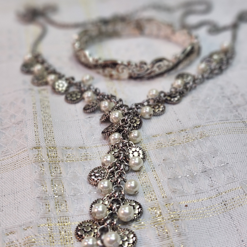 Source Unknown Silver-Tone Necklace with Pearl Accents